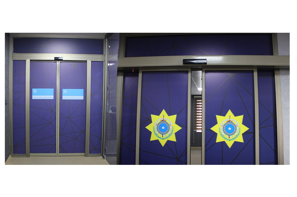 Автоматическая дверь фотоэлемента установлена в офисе Caspian Marine Service.